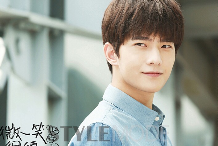 杨洋"单眼皮"好迷人!微微一笑很倾城