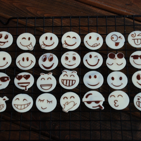 l081 矽胶巧克力插牌模 巧克力矽胶模具 开心脸谱巧克力模 120g