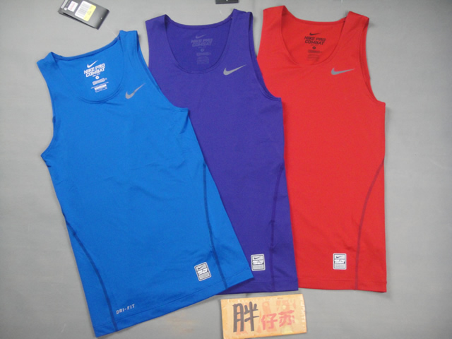 

Спортивная футболка Nike PRO COMBAT CORE272434-493 648 545