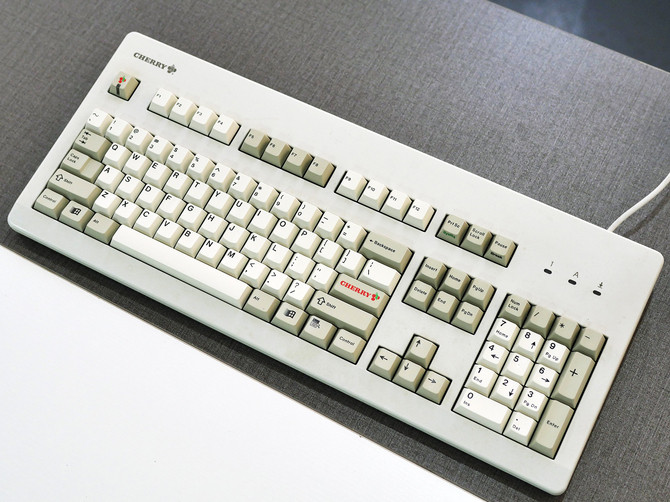 花千元变小霸王 晒一下cherry复古键帽