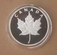 Памятные медали, серебряные канадские кленовые листья диаметром около 35 мм коллекции