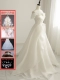 Свадебное платье с белым трейлером с восьми