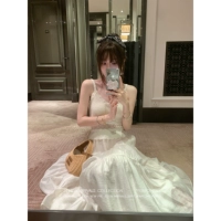 Белое платье