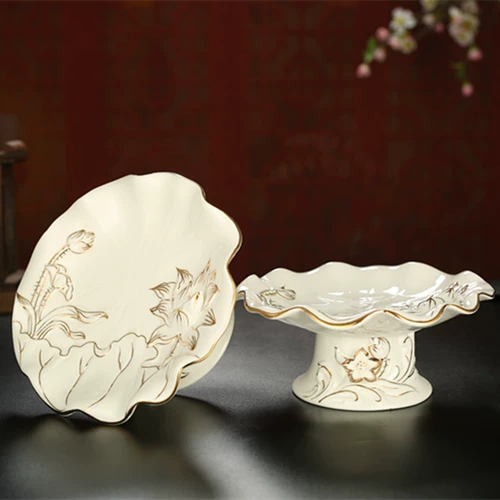 Буддийский храм поставляет керамическую фруктовую тарелку белые желтые фрукты для фруктов