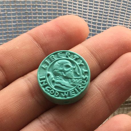 手工雕刻秦古原矿三无天然无优化绿松石流浪币可做背云吊坠或镶嵌