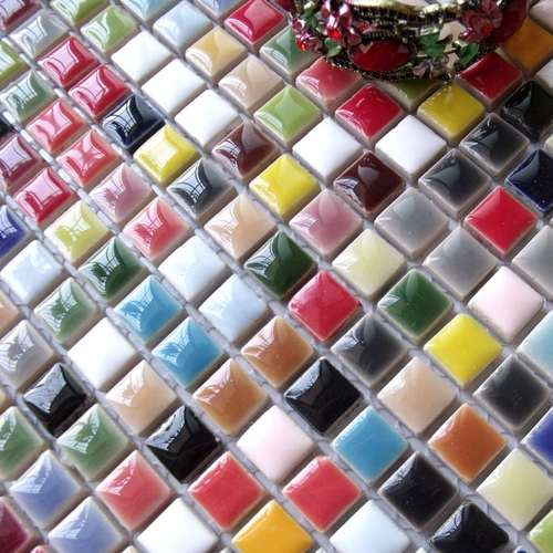 Керамическая мозаика красочная маленькая нефритовая головоломка фоновая стена настенная настенная наклейка для ванной комнаты в стиле сельская местность продвижение по службе