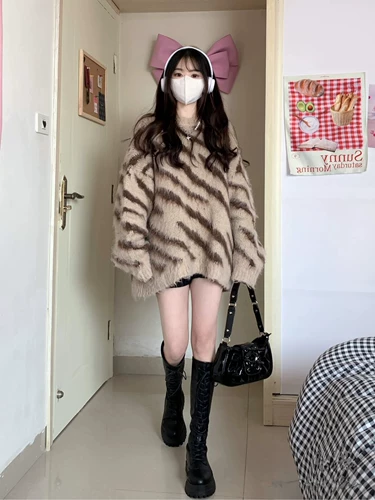 Демисезонный трикотажный свитер, изысканный стиль