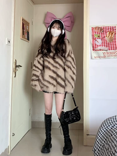 Демисезонный трикотажный свитер, изысканный стиль