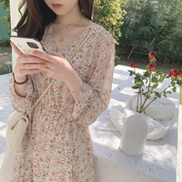 Весеннее платье, 2023, популярно в интернете, французский стиль, облегающий крой, в цветочек