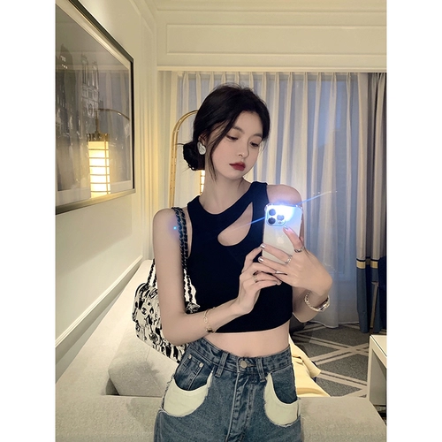 Небольшая дизайнерская футболка без рукавов, трикотажный жилет, эффект подтяжки, тренд сезона, по фигуре