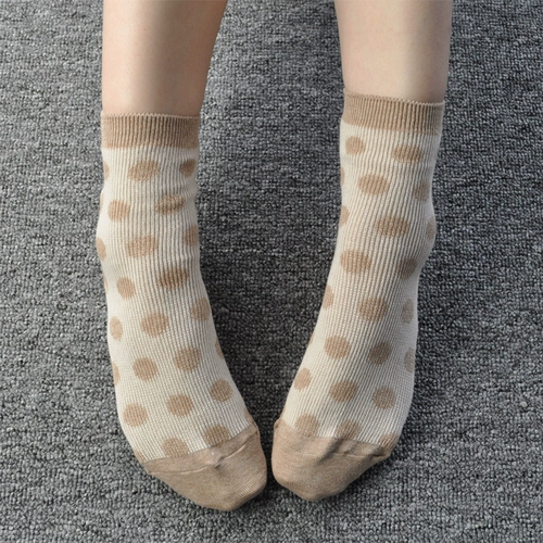 Ежедневный однократный цвет большой точки -Королевные короткие носки Три цвета вводятся