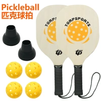 Маринованный маринованный ракетка с твердым деревом Bell Bell Ball Racket на открытом воздухе.