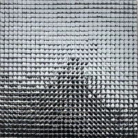 Темно -серая 1 см плотная серая адгезия