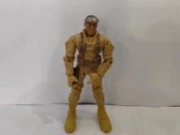 Водитель Хуан Джун высотой около 10,5 см