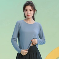 Длинная серая рукав с серо -блюдом