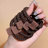 Пять установок кругов с глубокими кофейными волосами