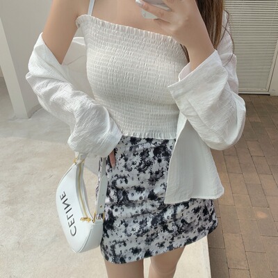 taobao agent Retro summer clothing, pleated skirt, sexy top with cups, tank top, set, season 2021, french style, floral print, three piece suit