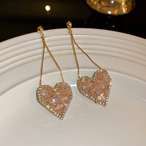 Брендовые небольшие дизайнерские серьги, тренд сезона