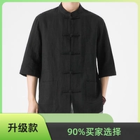 Модернизированные рукава три четверти черного цвета.