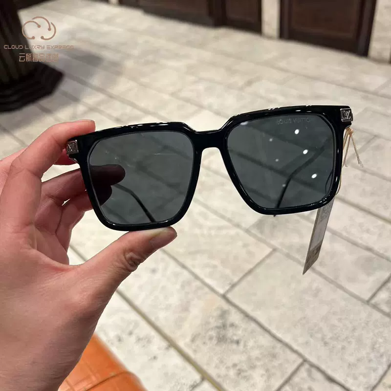 Louis Vuitton Z1667E LV Rise Square Sunglasses , Black, E