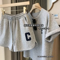 Серые шорты/отдельные детали