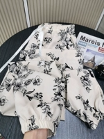 Бежевый цветок