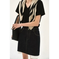 Черное черное v -neck Spot