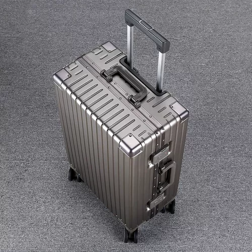 Кенгуру, вместительный и большой универсальный зеленый чемодан