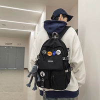 Черная подвеска, значок