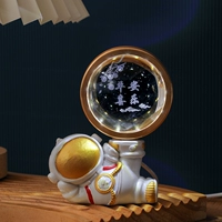 Молодой астронавт [пинг и счастлив]