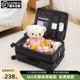 Вместительный и большой чемодан для путешествий