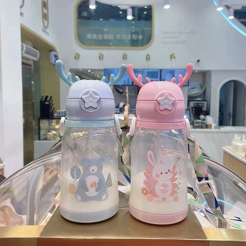 Мультяшный пластиковый детский вместительный и большой стакан для детского сада со стаканом, популярно в интернете, делается под заказ, с печатью вашего логотипа