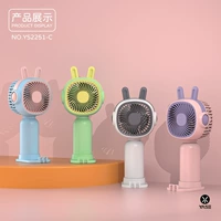 Квадратный вентилятор кролика случайно