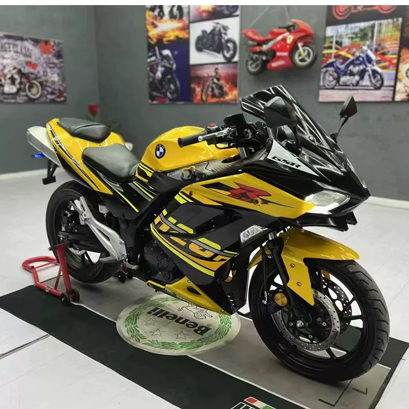 Мотоцикл Kawasaki Ninja R3 — спортивный взрослый байк, несколько цветовых вариантов, разрешён для регистрации