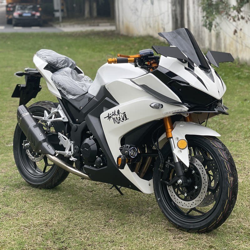 Мотоцикл Kawasaki Ninja R3 — спортивный взрослый байк, несколько цветовых вариантов, разрешён для регистрации