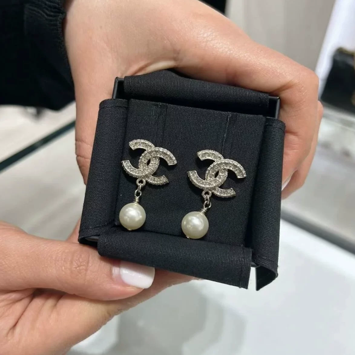 Chanel, classic earrings pearl, pendant