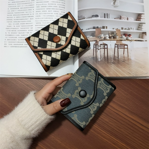 Европейский и американский клетчатый кошелек для женщин 2025 Новый стиль антикварный модный складной кошелек для молодежного личности пряжка монета кошелек