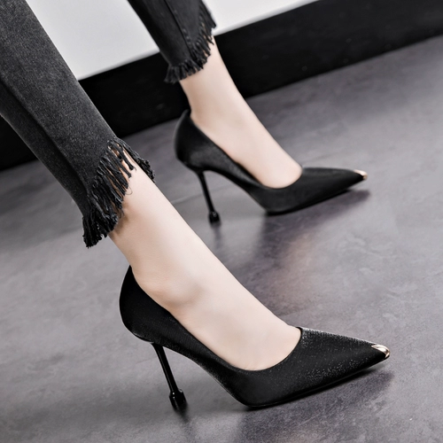 Обувь на высоком каблуке, универсальная черная металлическая униформа медсестры с заостренным носом, туфли, популярно в интернете, коллекция 2023