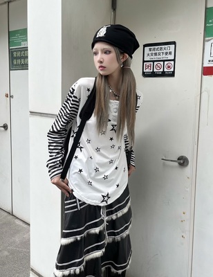 taobao agent Nuo の self -made stitching striped long -sleeved T -shirt niche loose inner sub -culture y2k hot girl spring and autumn top girl