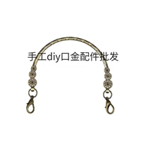 Три цветочница держат 10 древних меди