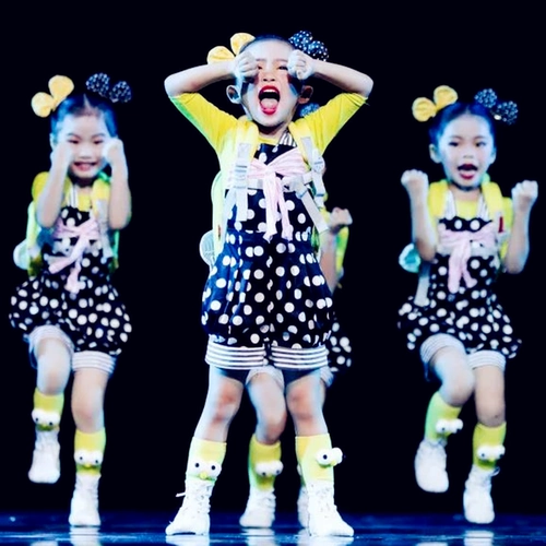 Приходите на десятый маленький маленький Lotus Syld Loodge, давай снова, танце