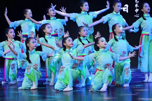 Вей Танцуй в одиночестве Юманг Юян Танцевой клуб Тудзиао Цзяо Префектура китайский классический танце