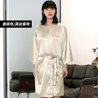 Шелковый, цвета шампанского