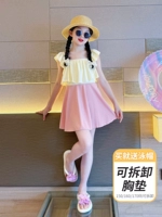 Розовый купальник, плавательная шапочка, эффект подтяжки