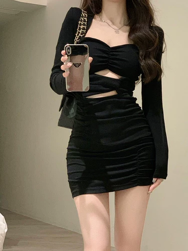 Дизайнерское осеннее платье, приталенная мини-юбка, тренд сезона, с акцентом на бедрах