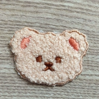 Вставьте бежевую маленькую сундуку