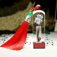 Красная печать с кисточками