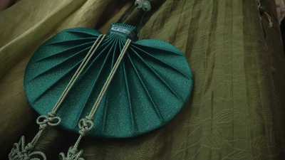 taobao agent 十 包 包 蜉蝣 蜉蝣 蜉蝣 蜉蝣 Thirteen pleated waist, round lotus bag ink green Zhengshi Jintong Hanfu accessories