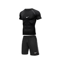 Есть стандартные элитные короткие рукава+шорты