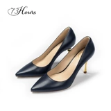 73 -часовые женские туфли текут золоты